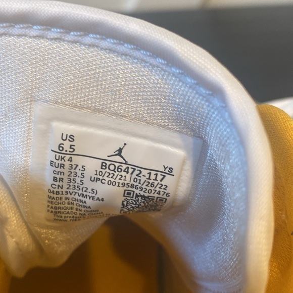Wmns Air Jordan 1 Mid ‘University Gold’ BQ6472-117 - Picture 4 of 4